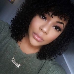 Meet your Posher, Yolanda